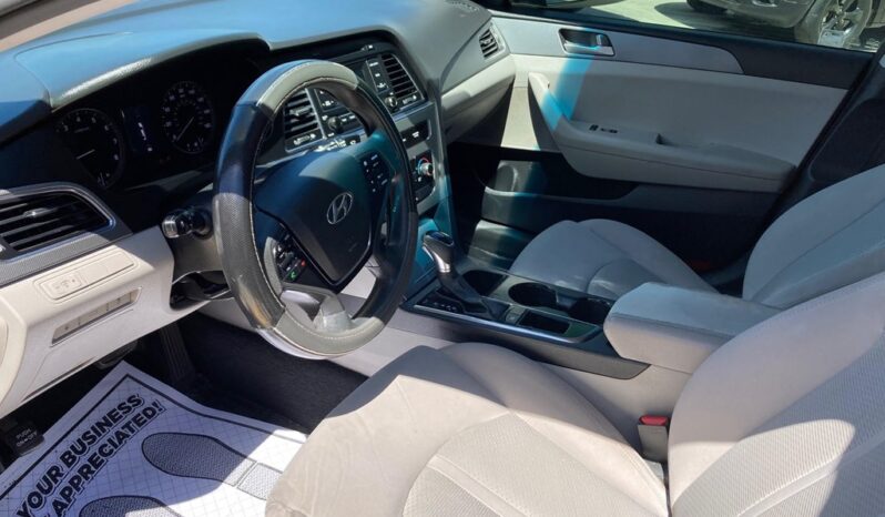 2017 HYUNDAI SONATA SE full