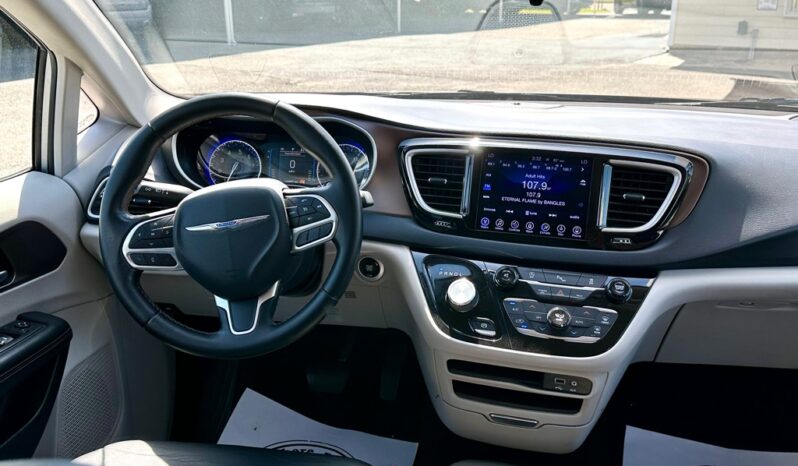 2017 CHRYSLER PACIFICA TRG L full